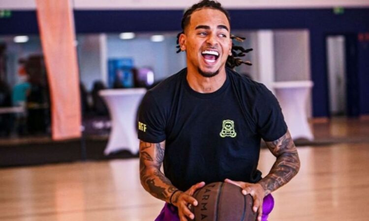 El reggaetonero Ozuna anota 21 puntos en su primer partido