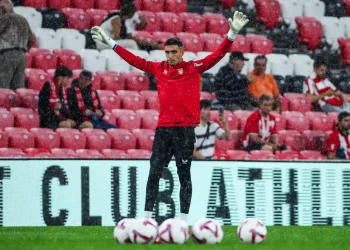 Alex Padilla compite por la Atajada del Mes tras espectacular parada ante el Barcelona