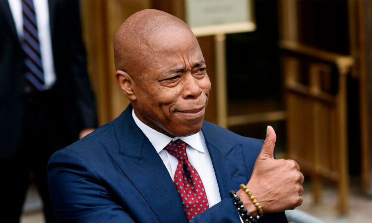 Eric Adams se declara no culpable ante los cargos de corrupción