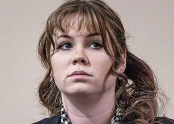 Hannah Gutiérrez Reed admite portar arma en bar y recibe libertad condicional