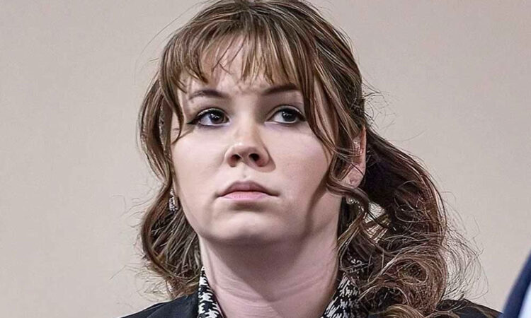 Hannah Gutiérrez Reed admite portar arma en bar y recibe libertad condicional