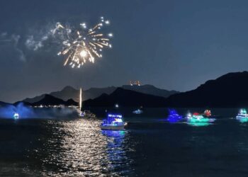 Celebran desfile náutico en San Carlos, Sonora