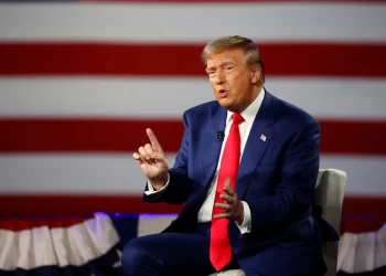 Trump y Harris debaten sobre impuestos y economía