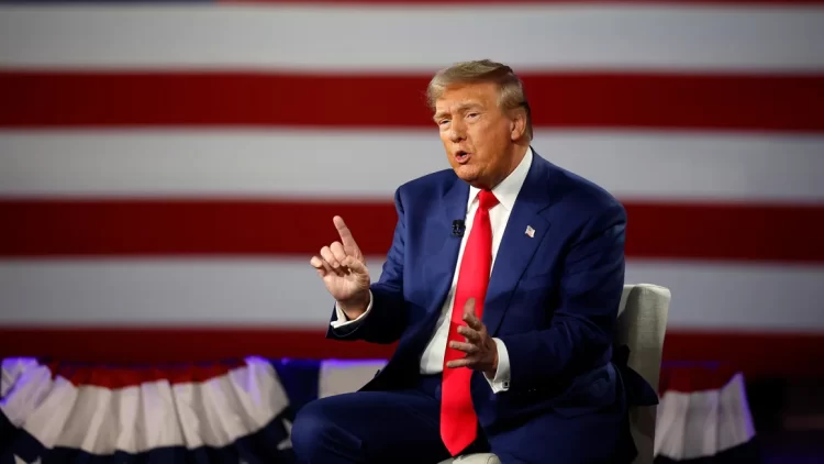 Trump y Harris debaten sobre impuestos y economía