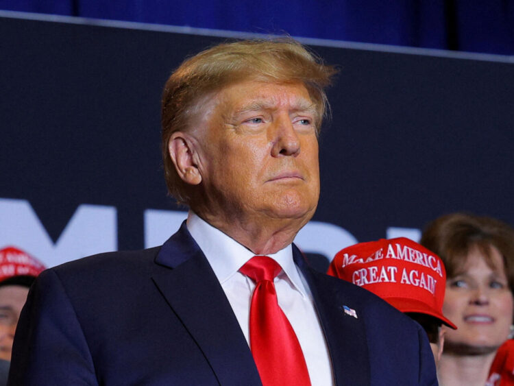 Investigación revela cuentas falsas pro-Trump en X