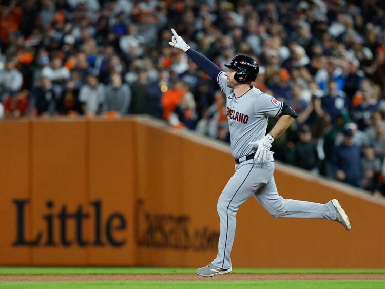 Cleveland reacciona y derrota 5-4 a Detroit, alargando la serie