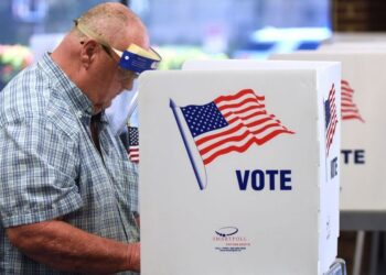 Uso de IA genera alarma entre votantes en Estados Unidos ante posible desinformación electoral