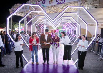 Inauguran Américo y María el stand del DIF Estatal en la Feria Tamaulipas 2024