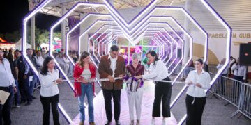 Inauguran Américo y María el stand del DIF Estatal en la Feria Tamaulipas 2024