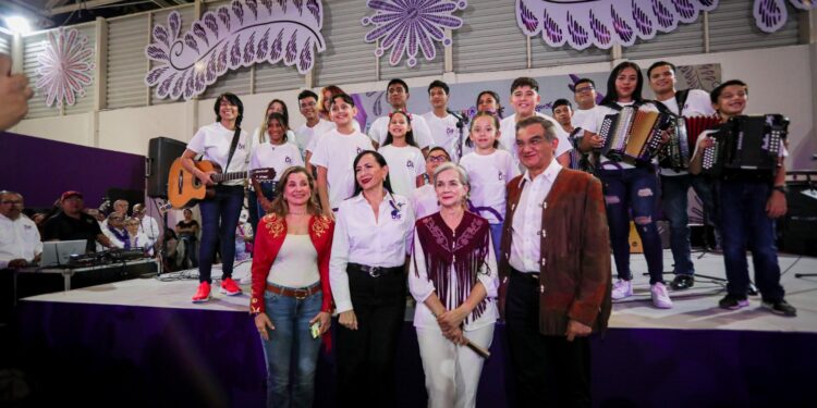 Inauguran Américo y María el stand del DIF Estatal en la Feria Tamaulipas 2024