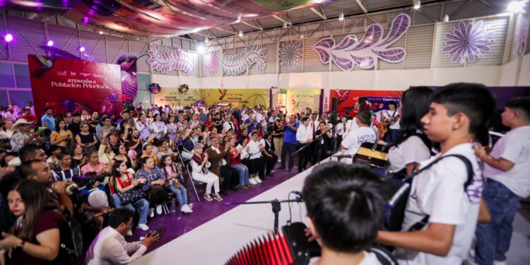 Inauguran Américo y María el stand del DIF Estatal en la Feria Tamaulipas 2024