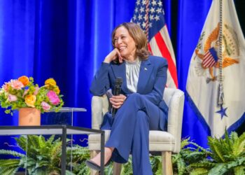 Plante Kamala Harris abordar la seguridad fronteriza con mano dura.