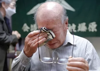 Nobel de la Paz a los sobrevivientes de la bomba atómica conmueve a Tokio