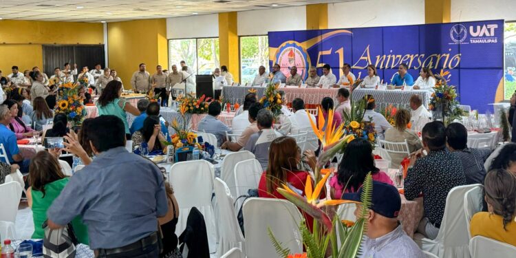 El rector Dámaso Anaya presidió la celebración del 51 Aniversario del SUTUAT