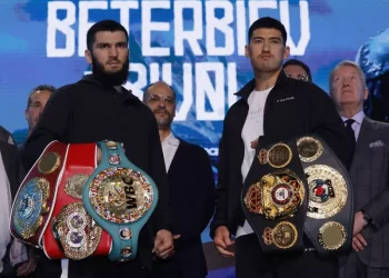 Artur Beterbiev arrebata invicto a Bivol y es nuevo ‘rey’ del semipesado