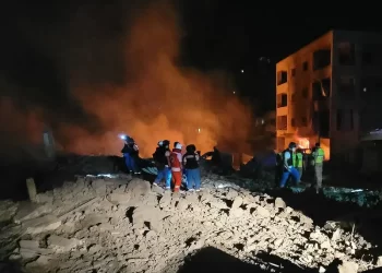 Israel bombardea sin cuartel a Líbano; asesina a alcalde de una ciudad