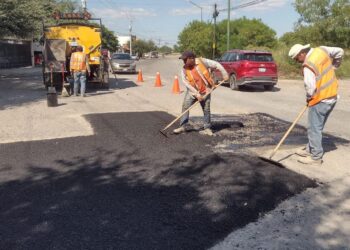 Extiende Gobierno Municipal labores de bacheo a más colonias de Victoria.