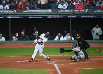 Cleveland despierta con drama en la Serie de Campeonato; vence a Yankees