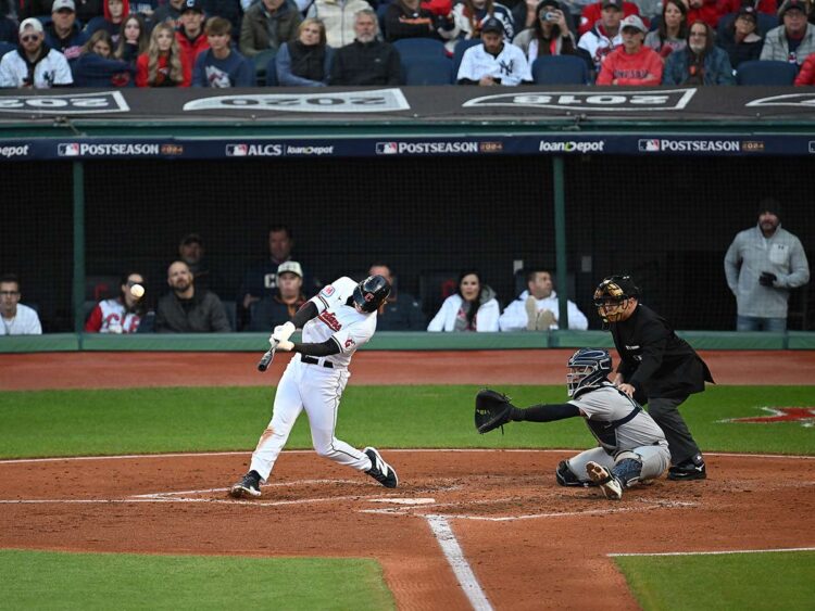 Cleveland despierta con drama en la Serie de Campeonato; vence a Yankees