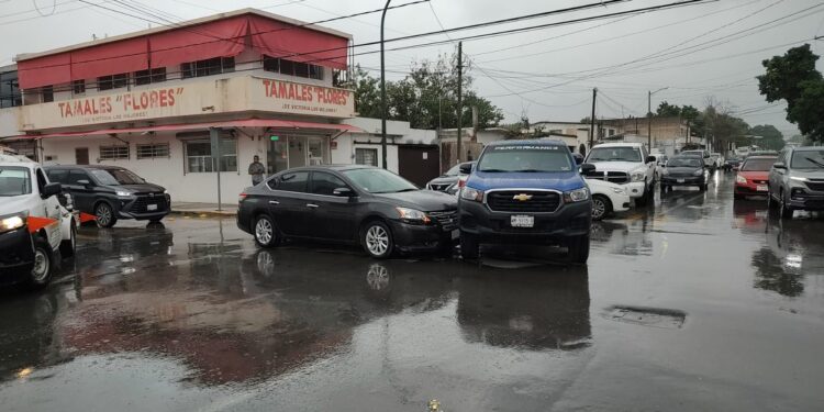 Encontronazo vehicular en el “Crucero de los Tamales” en Cd. Victoria