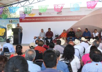 Apoyan a pequeños agricultores con equipos de riego tecnificado en zona citrícola de Padilla