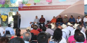 Apoyan a pequeños agricultores con equipos de riego tecnificado en zona citrícola de Padilla