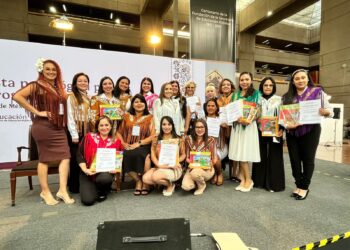 Reconoce la SEP en la Ciudad de México a grupo de maestras tamaulipecas