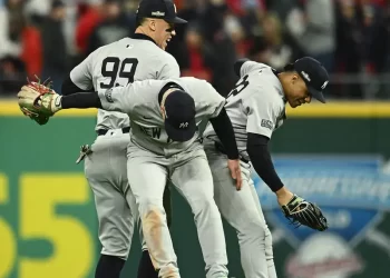 Yankees acaricia la Serie Mundial tras vencer a Cleveland en el Juego 4