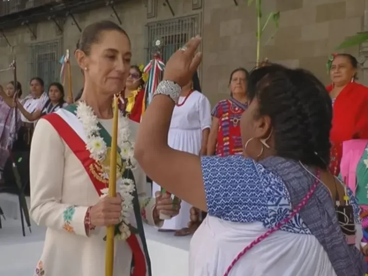 Presidenta Claudia Sheinbaum recibe bastón de mando y hace historia