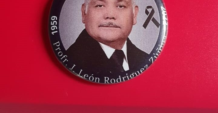 Homenajean al profesor J. León Rodríguez Zúñiga en Bustamante, Tamaulipas