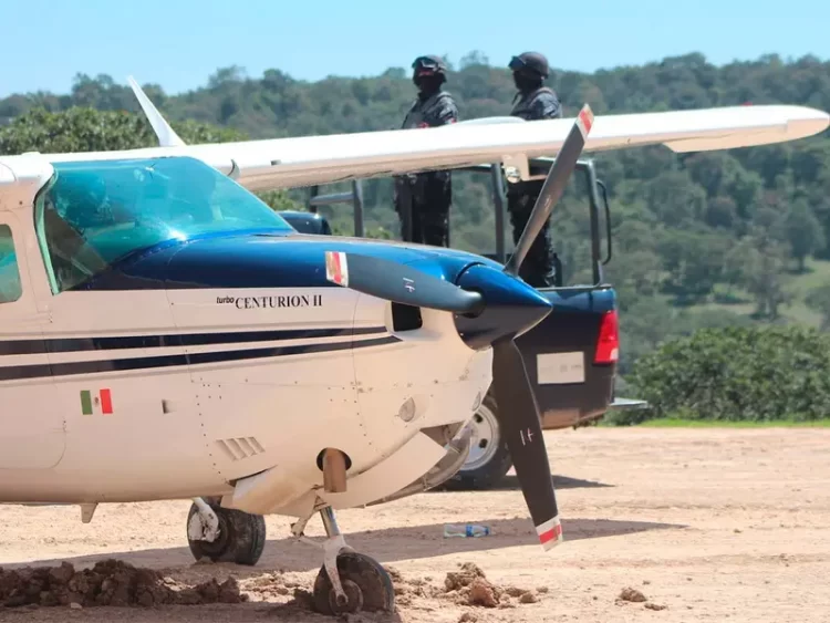 Sedena asegura avioneta con media tonelada de cocaína en Oaxaca