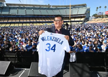 Sheinbaum lamenta el fallecimiento de Fernando Valenzuela y anuncia homenaje