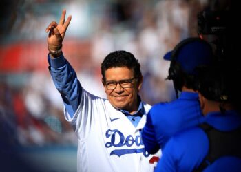 Homenajearán a Fernando Valenzuela en Juego 1 de la Serie Mundial