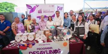 Llevan Américo Villarreal y María Santiago la brigada “Transformando Familias” a San Fernando, Tamaulipas