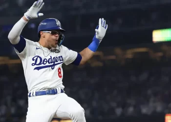 Dodgers se impone 6 a 3 a Yankees en diez entradas y se adelanta en Serie Mundial