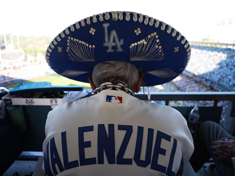 Dodgers rinde homenaje a Fernando Valenzuela con ‘Amor eterno’