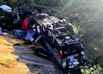 Mueren 24 al caer autobús a barranco en Zacatecas; iba de Nayarit a Cd. Juárez