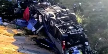 Mueren 24 al caer autobús a barranco en Zacatecas; iba de Nayarit a Cd. Juárez