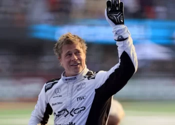 Brad Pitt aparece de sorpresa en GP de México y roba suspiros