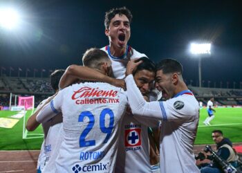 Cruz Azul asegura boleto a Liguilla directa tras vencer 2-0 a Pumas