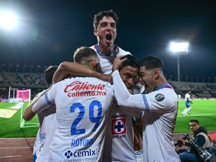 Cruz Azul asegura boleto a Liguilla directa tras vencer 2-0 a Pumas