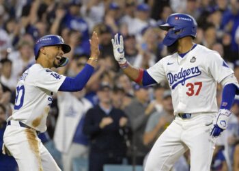 Dodgers se lleva segundo juego de la serie mundial 4-2 sobre los Yankees