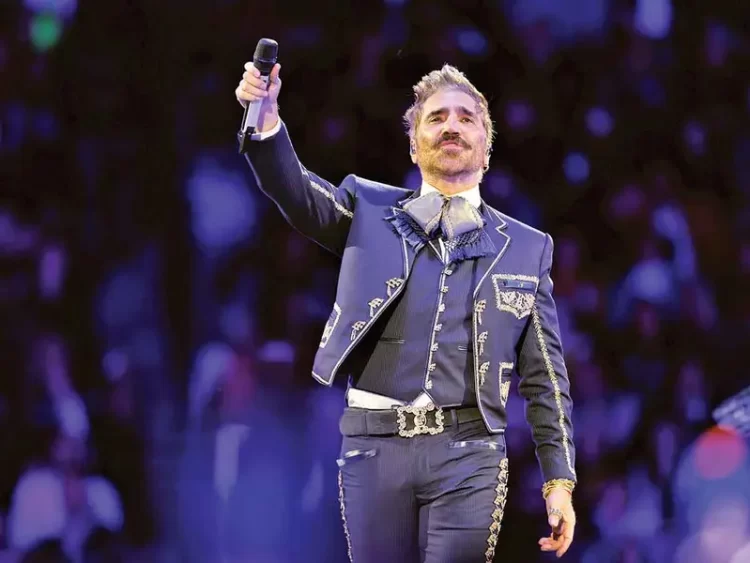 “El Potrillo” ofrece sentido homenaje a su padre Vicente Fernández