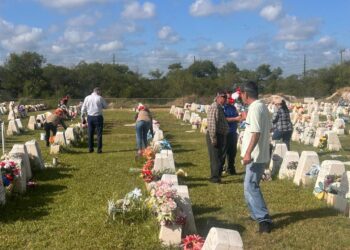 Intensifican acciones contra el mosco transmisor del dengue en Tamaulipas al fumigar panteones