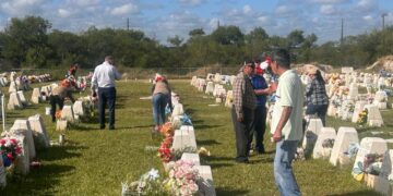 Intensifican acciones contra el mosco transmisor del dengue en Tamaulipas al fumigar panteones