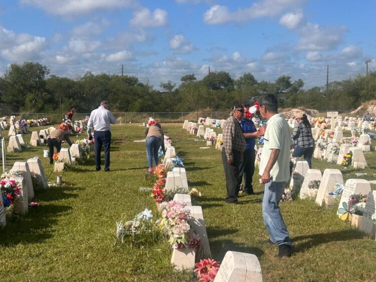 Intensifican acciones contra el mosco transmisor del dengue en Tamaulipas al fumigar panteones