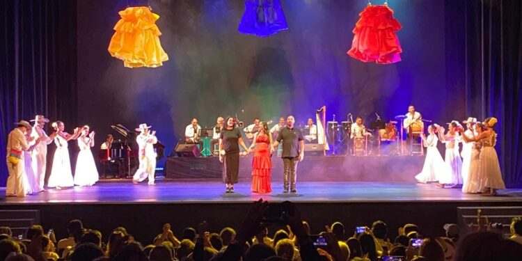 Llegan música, danza y ritmo colombianos al teatro de Victoria en Festival en la Costa del Seno Mexicano