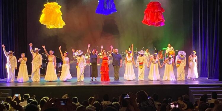 Llegan música, danza y ritmo colombianos al teatro de Victoria en Festival en la Costa del Seno Mexicano