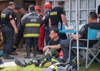 Se derrumba hotel en Villa Gesell, Argentina; un muerto y una decena de desaparecidos
