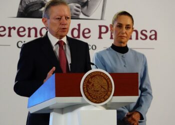 Sheinbaum presenta la lista de integrantes del Comité de Evaluación; está Arturo Zaldívar